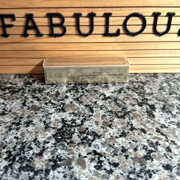 Stilla Shimmer & Glow Liquid Eyeshadow Vivid Garnet NEW - Picture 6 of 6